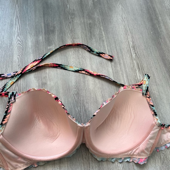 Victoria’s Secret Ikat get away halter 36DD bikini top - Picture 6 of 9